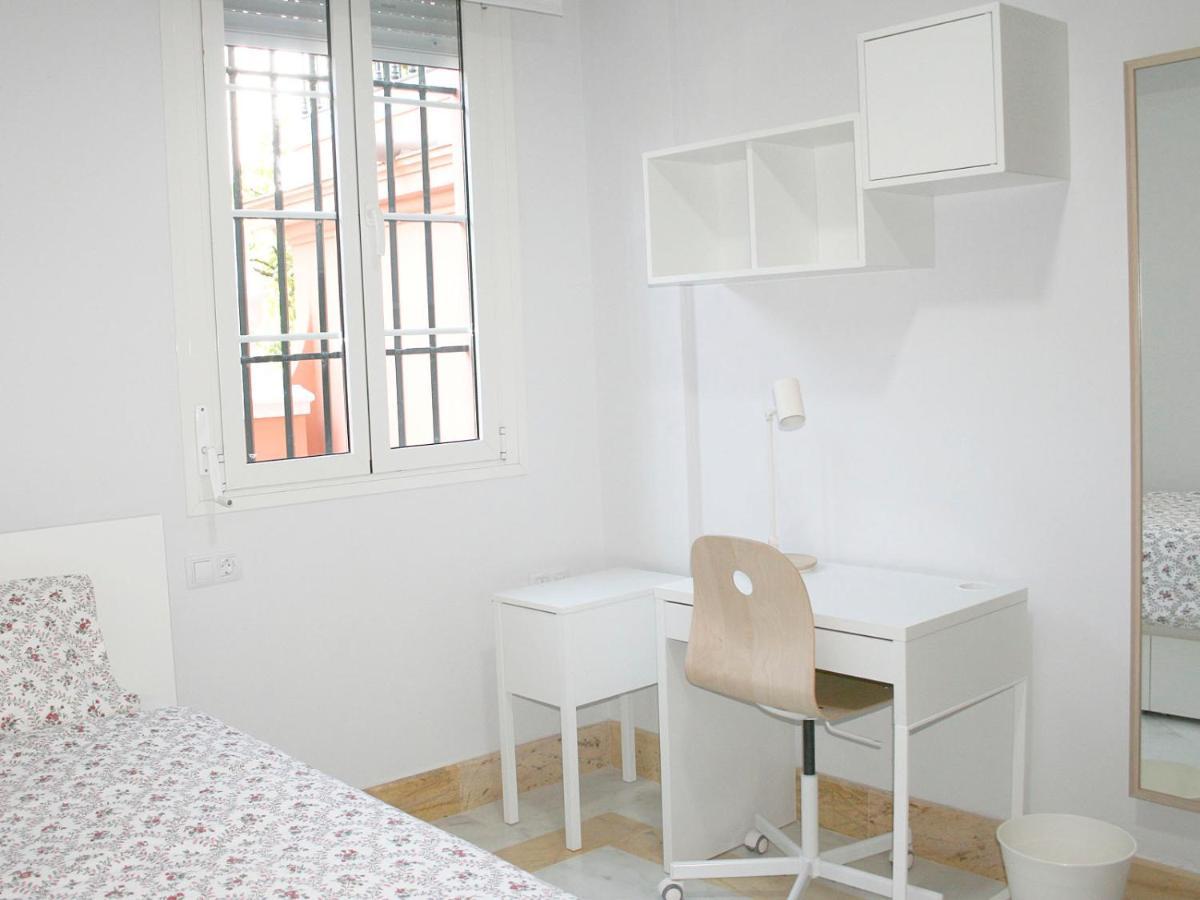 Colegio Mayor Careu - Women Only - University Community Séville Extérieur photo
