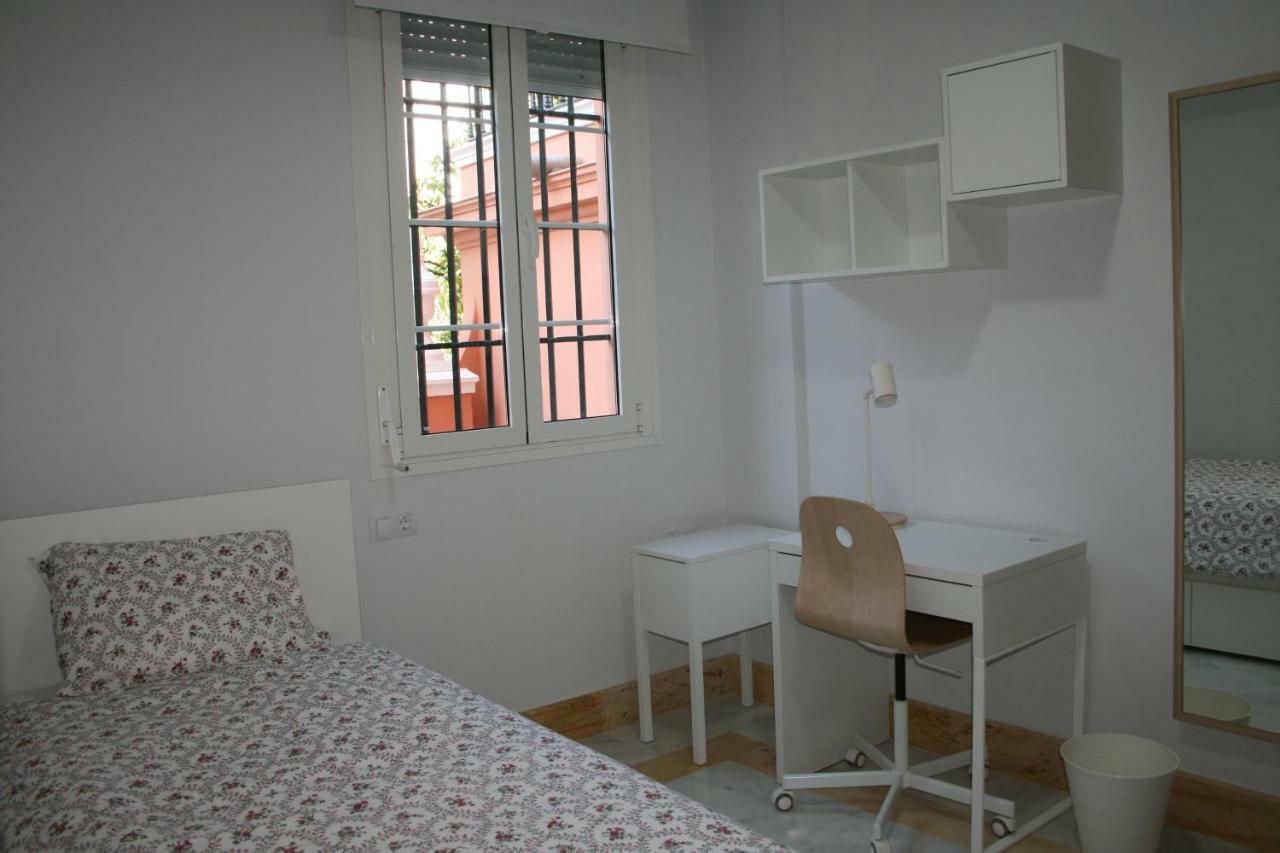 Colegio Mayor Careu - Women Only - University Community Séville Extérieur photo