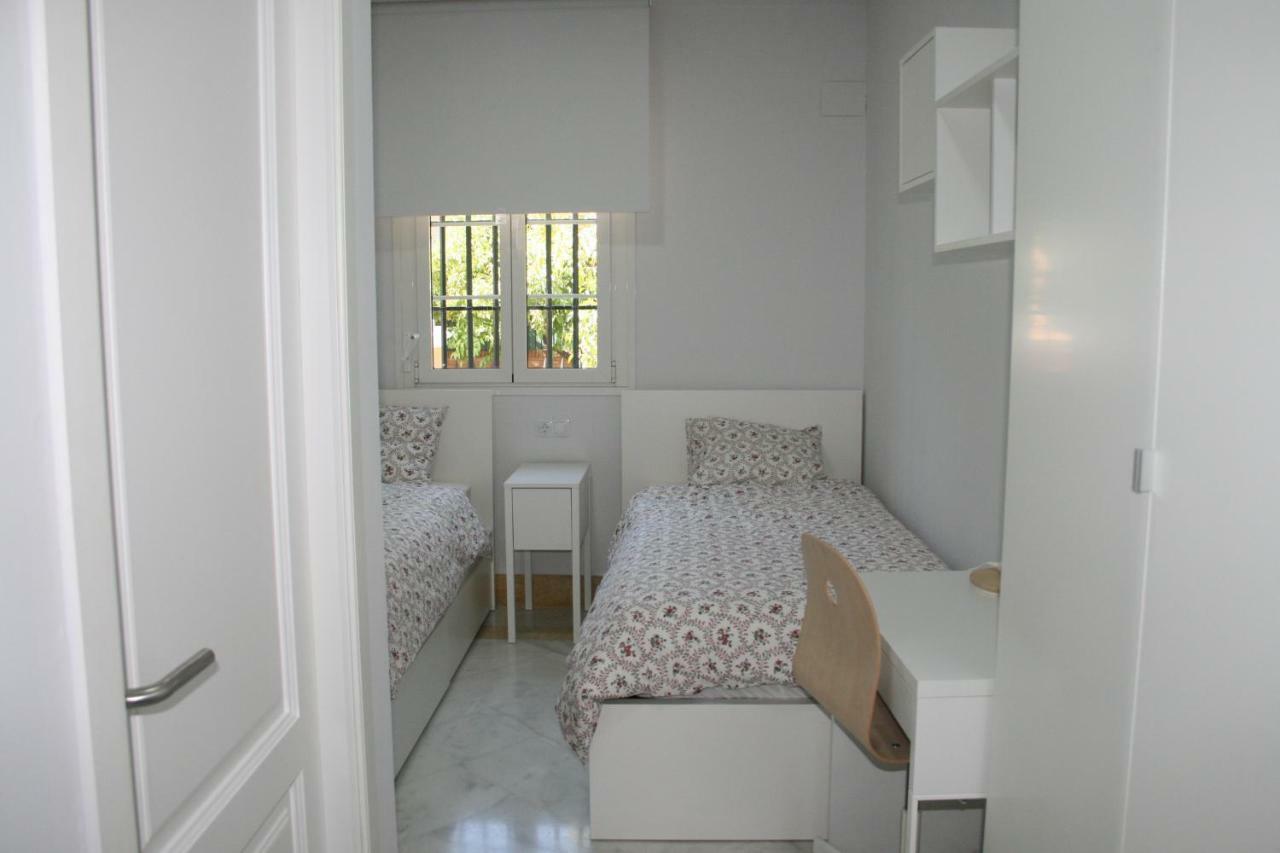 Colegio Mayor Careu - Women Only - University Community Séville Extérieur photo